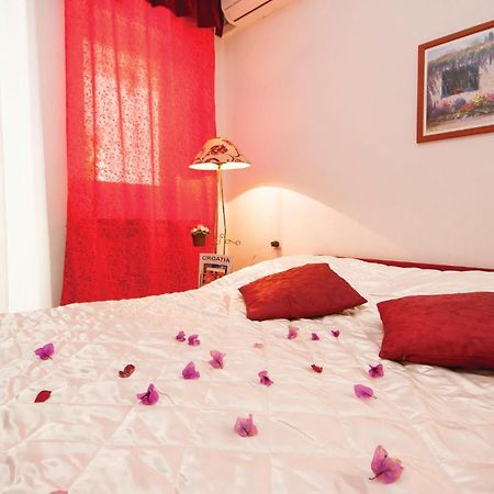 Cozy Apartment In Brodarica With Wifi Exterior foto